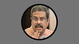 তীব্র বিক্ষোভের মুখে পদত্যাগ করলেন ভারতের শিক্ষামন্ত্রী