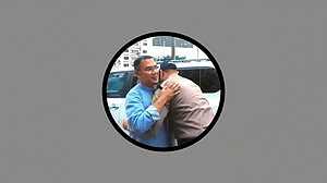 রাস্তায় পুলিশ কর্মকর্তাকে প্রধানমন্ত্রীর আলিঙ্গন: সামাজিক যোগাযোগমাধ্যমে প্রশংসার ঝড়