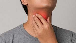 গলায় কাঁটা বা হাড় আটকে গেলে কী করবেন, কী করবেন না