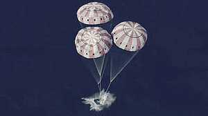 চন্দ্রাভিযান শেষে পৃথিবীতে ফিরলেন চার নভোচারী