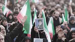 খামেনির মৃত্যু: তেহরানের রাস্তায় শোকাতুর মানুষের ঢল