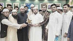 মদিনার বিশ্ববিদ্যালয়ে বাংলাদেশিদের সম্মাননা পেলেন নাহিদ ইসলাম