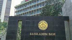 শিক্ষার্থীদের বিদেশে পড়াশোনার ফি পরিশোধে স্বস্তি