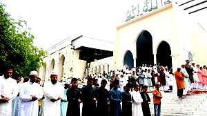 দেশব্যাপী উৎসবমুখর পরিবেশে ঈদুল ফিতর পালিত হচ্ছে