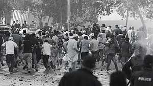 ইরানে হামলার প্রতিবাদ: পাকিস্তানজুড়ে বিক্ষোভ-সংঘর্ষ, প্রাণহানি বেড়ে ২০