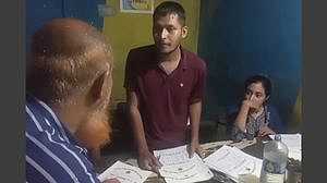 চায়ের আড্ডায় এইচএসসির খাতা মূল্যায়ন, হাতেনাতে আটক ও খাতা জব্দ