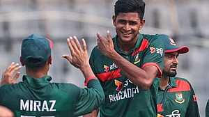 মিরপুরে নাহিদ-তানজিদের ঝলক, প্রথম ওয়ানডেতে বিধ্বস্ত পাকিস্তান