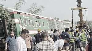 নীলসাগর এক্সপ্রেস লাইনচ্যুত: ঢাকার সঙ্গে উত্তরবঙ্গের ট্রেন চলাচল ২২ ঘণ্টা পর শুরু