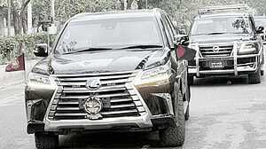 প্রথমবারের মতো প্রধানমন্ত্রী তারেক রহমানের গাড়িতে জাতীয় পতাকা