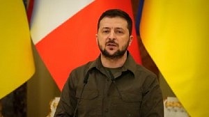 জেলেনস্কি: নিষেধাজ্ঞায় রাশিয়ার বাজেট ঘাটতি ১০০ বিলিয়ন ডলার ছাড়াবে