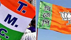 পশ্চিমবঙ্গে ভোট গণনায় বড় ব্যবধানে এগিয়ে বিজেপি, পিছিয়ে তৃণমূল