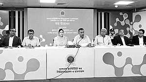 প্রধানমন্ত্রী: আস্থা না থাকলে বিদেশমুখী চিকিৎসা বন্ধ হবে না
