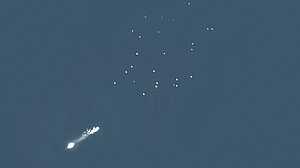 বাহরাইনের সালমান বন্দরের কাছের স্থাপনায় হামলা, বাজল সাইরেন