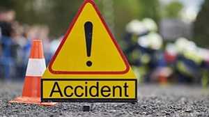 পিকআপ ভ্যান ও অটোরিকশার সংঘর্ষে প্রাণ গেল ৩ জনের