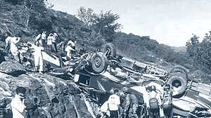 কাশ্মিরে বাস খাদে পড়ে নিহত ২১, আহত ৬১