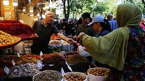 সরকারি জামানতে বাকিতে পণ্য কেনার সুযোগ চালু করছে ইরান
