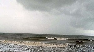 ধেয়ে আসছে ‘মন্থা’, সাগরে বাড়ছে চাপ