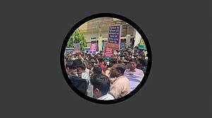 স্লিপার বাসের বৈধতা চেয়ে বনানীতে সড়ক অবরোধ