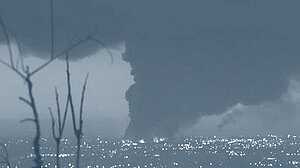 প্রতিবেদন: ইরানের জ্বালানি ডিপোতে ইসরায়েলি হামলায় উদ্বিগ্ন যুক্তরাষ্ট্র