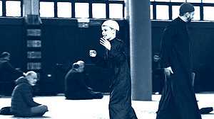 ‘ঘৃণা নয়, কেক’ স্লোগানে জশুয়া ও তার বাবার অনন্য উদ্যোগ