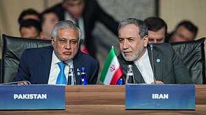 যুক্তরাষ্ট্র-ইরান দ্বিতীয় দফার আলোচনার আগে পাক-ইরান পররাষ্ট্রমন্ত্রীর ফোনালাপ