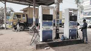 সারাদেশের পেট্রোল পাম্প বন্ধ হয়ে যেতে পারে যেকোনো সময়!