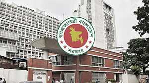 পে-স্কেলের দাবিতে আজ থেকে সরকারি কর্মচারীদের নতুন কর্মসূচি