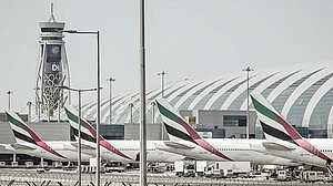 দুবাই আন্তর্জাতিক বিমানবন্দরে ফ্লাইট স্থগিত