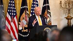 শীর্ষ জেনারেলের সতর্কতা উড়িয়ে ইরানে হামলার পক্ষে অনড় ট্রাম্প