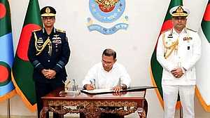 নৌ ও বিমানবাহিনীতে মেধাভিত্তিক পদোন্নতির নির্দেশ প্রধানমন্ত্রীর