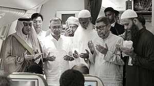 হজ ফ্লাইট শুরু, খরচ কমানোর আশ্বাস প্রধানমন্ত্রীর