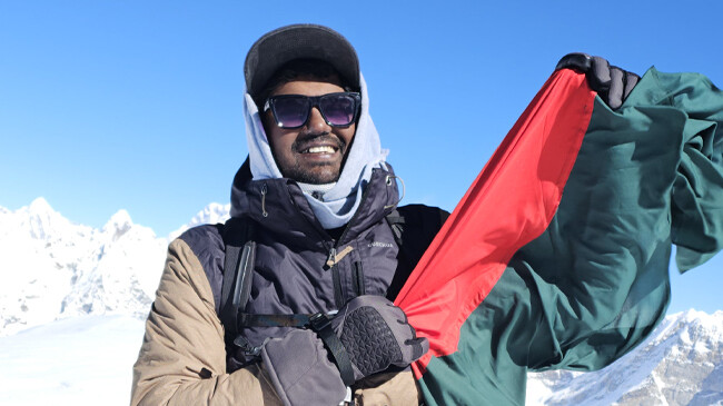 মেরা পিকের চূড়ায় পর্বাতোরোহী মো. আহসানুল হক খন্দকার