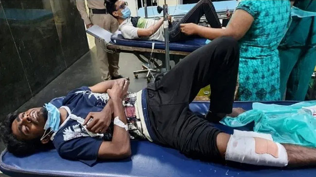 2 bangladeshis injured in india