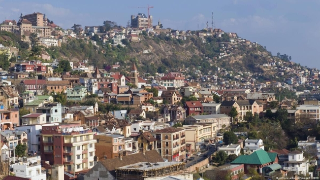32 killed after bandits set homes on fire in madagascar