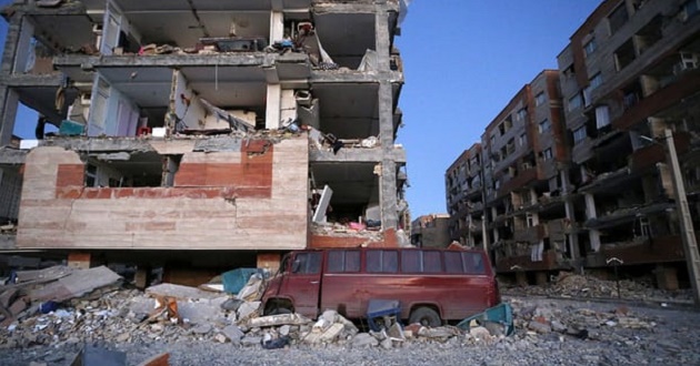 Earthquake in Iran Sarpol e Zahab Destroyed buildings