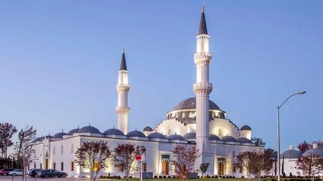 a beautiful mosque of usa