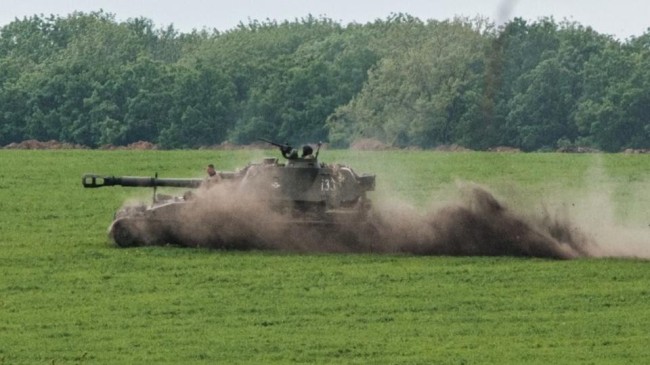 a ukrainian self propelled howitzer