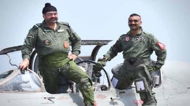 abhinandan bartaman with colleague