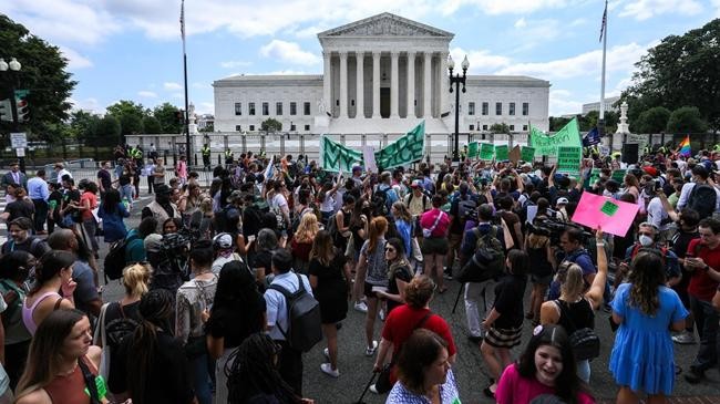 abortion rights demonstrators outside the us supreme court