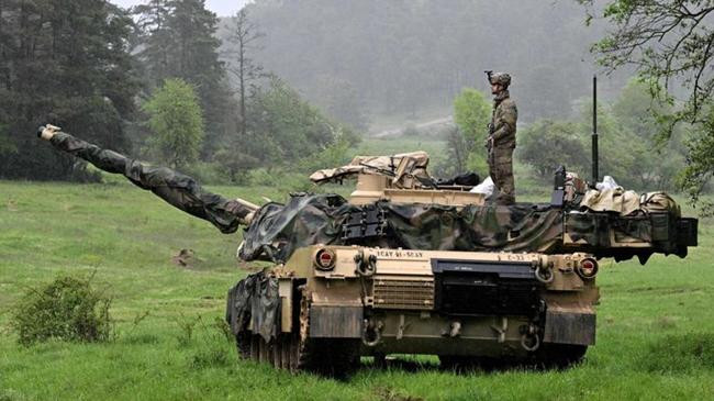 abrams tanks