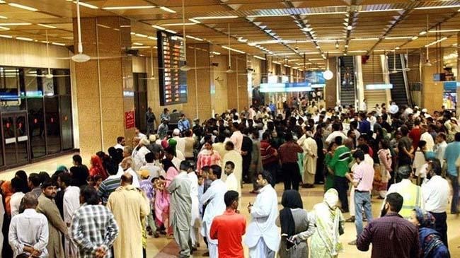afghan people gather in airport