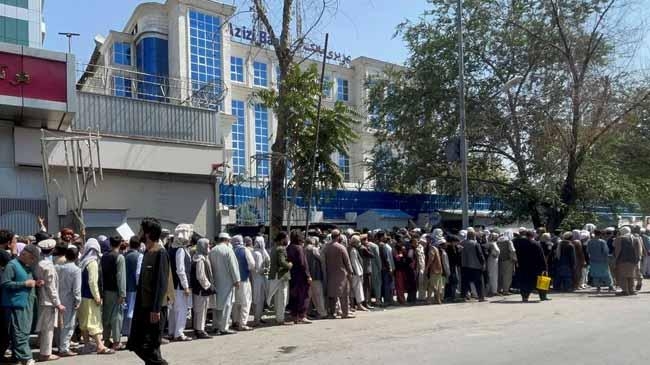 afghans line up outside a bank