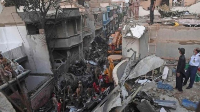 aircraft crash in pakistan
