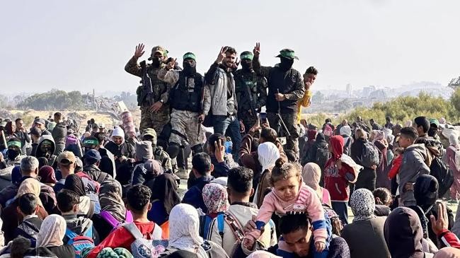 al qassam brigades members welcome the palestinians