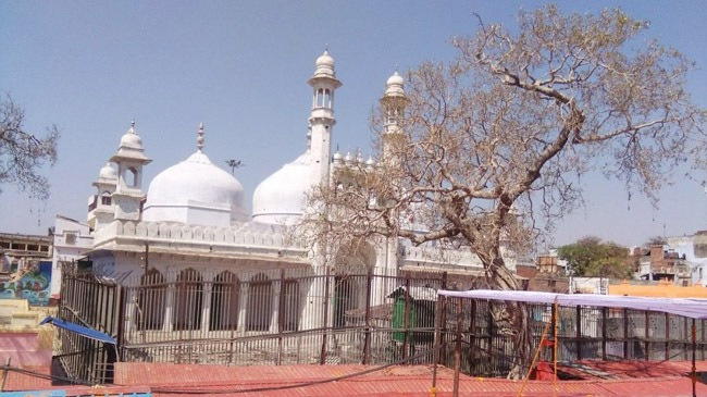 alamgiri mosque uttar prodesh india inner