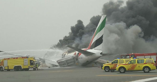 an emirates flight landed crushed at dubai