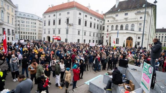anti vaccination demonstrators vienna