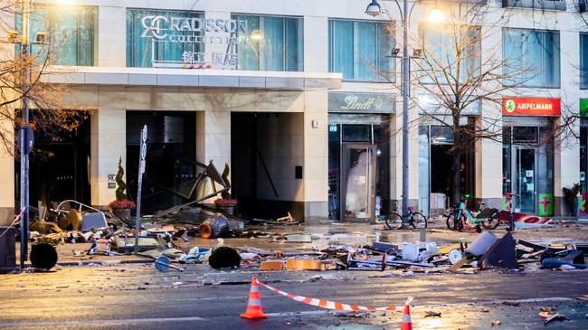 berlin aquadom after blast