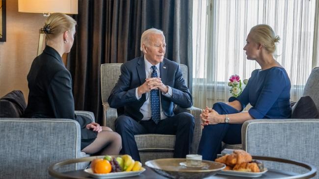 biden holds poignant meeting with navalnys daughter widow