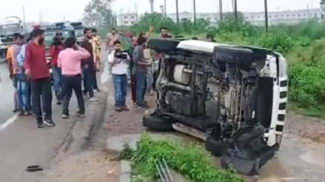 bikash dube india overturn car